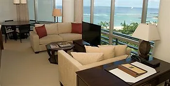 Jet Luxury At The Trump Waikiki Oahu ホテル