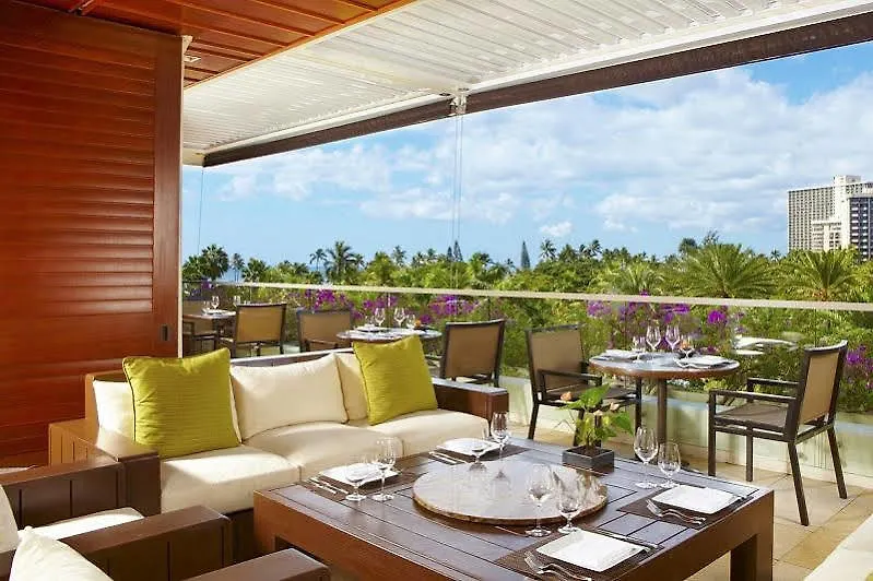 Jet Luxury At The Trump Waikiki Oahu